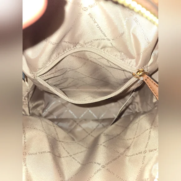 NWT Michael Kors Sheila Medium Logo Backpack - Picture 7 of 11